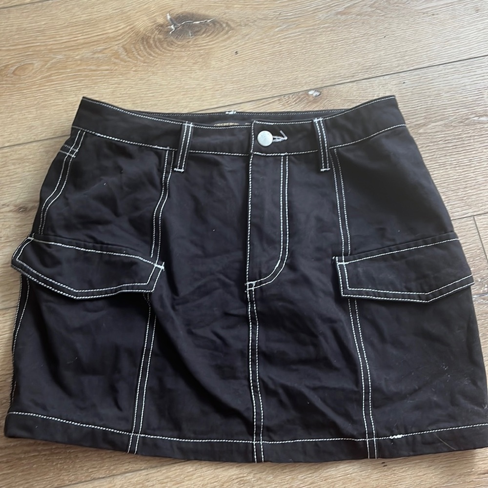Low rise black cargo skirt